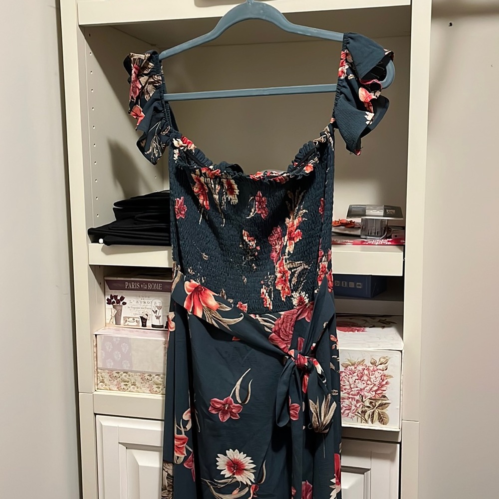 Floral green dress. Perfect for tropical settings.